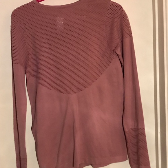 Nice top with lots of mesh to keep you cool. - Picture 3 of 3